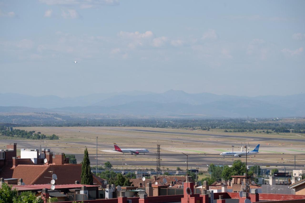 Hotel Villa De Barajas Madrid Bagian luar foto